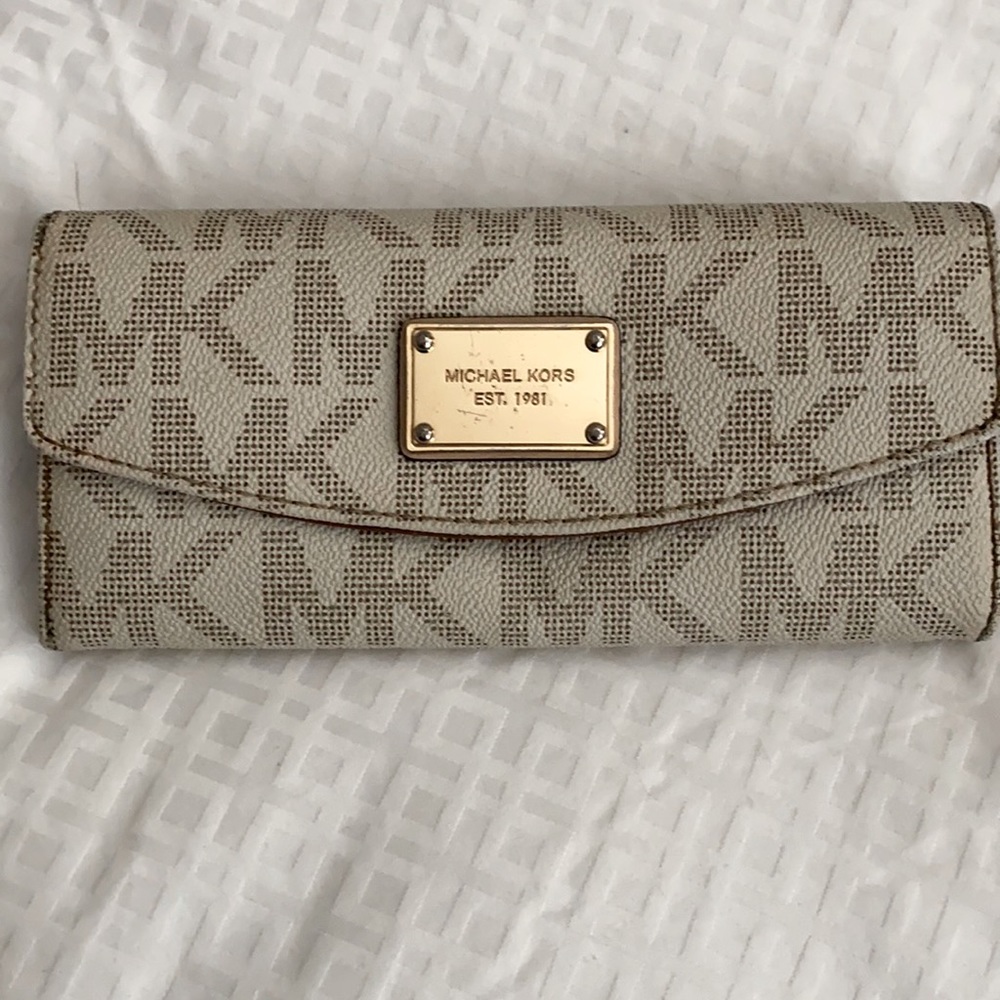 Micheal Kors wallet